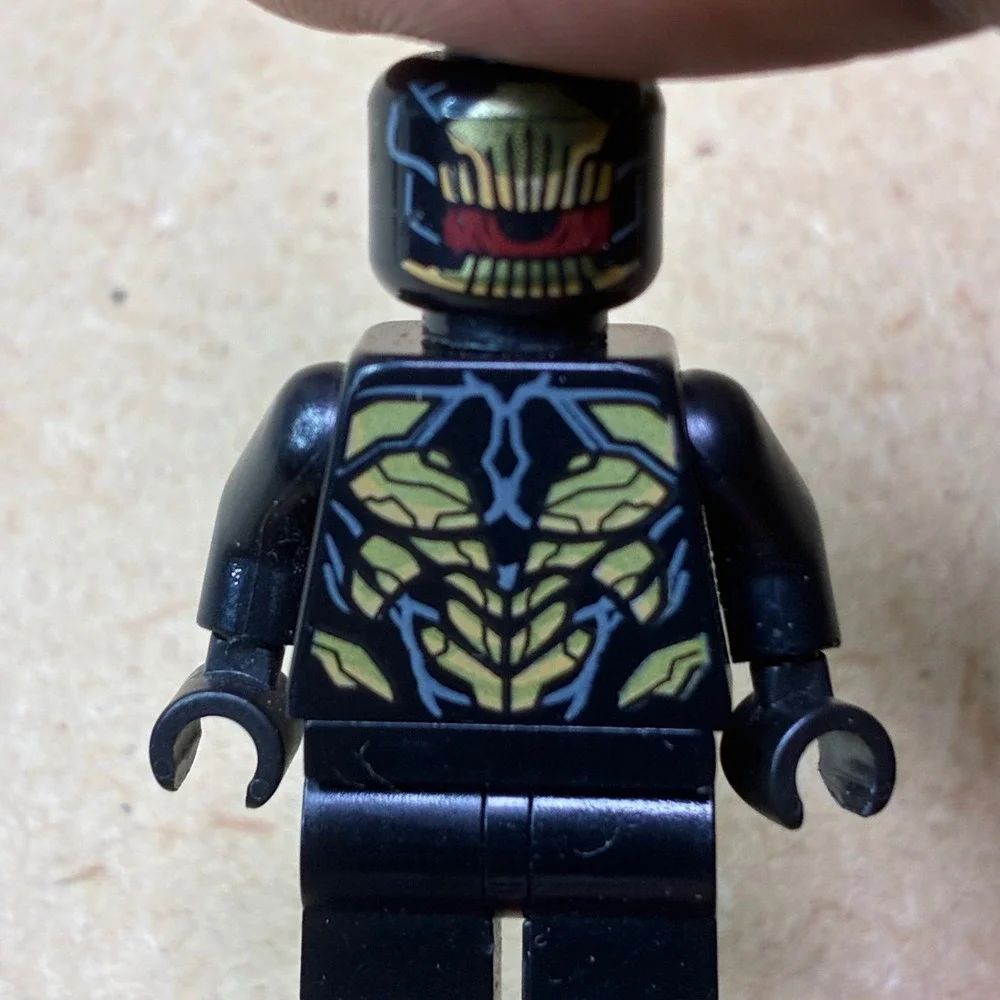 Lego Minifigure Avengers Endgames Outrider- Super Heroes